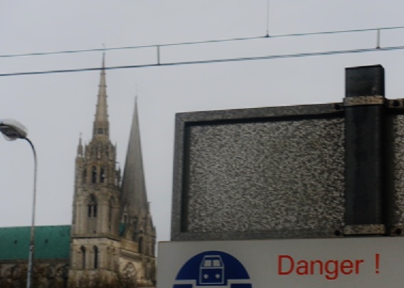 Chartres en danger [P. Werner]